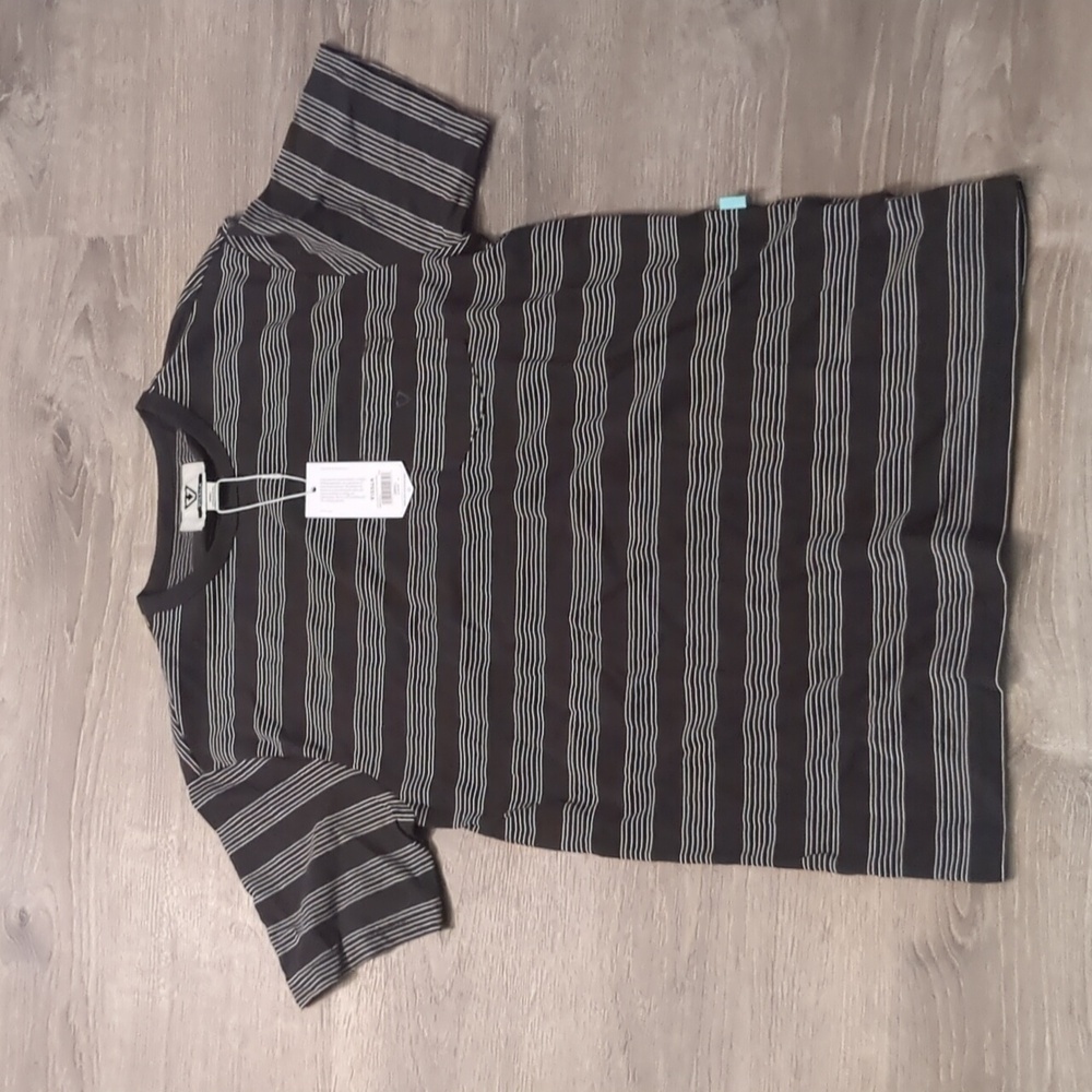 Vissla low line short sleeve pocket tee size small